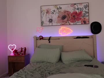 See Ari_lovexo online Now @ gooning.cam