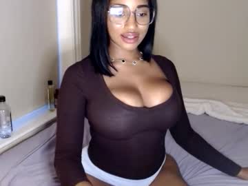 See Celinecostas online Now @ gooning.cam