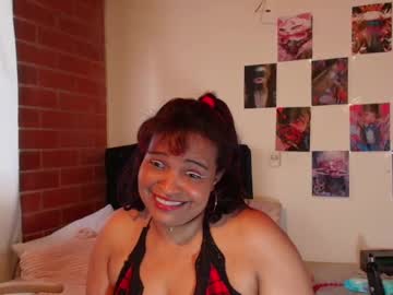 See Mommyvioletta online Now @ gooning.cam