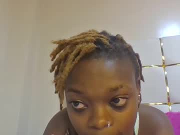 See Raxy7 online Now @ gooning.cam